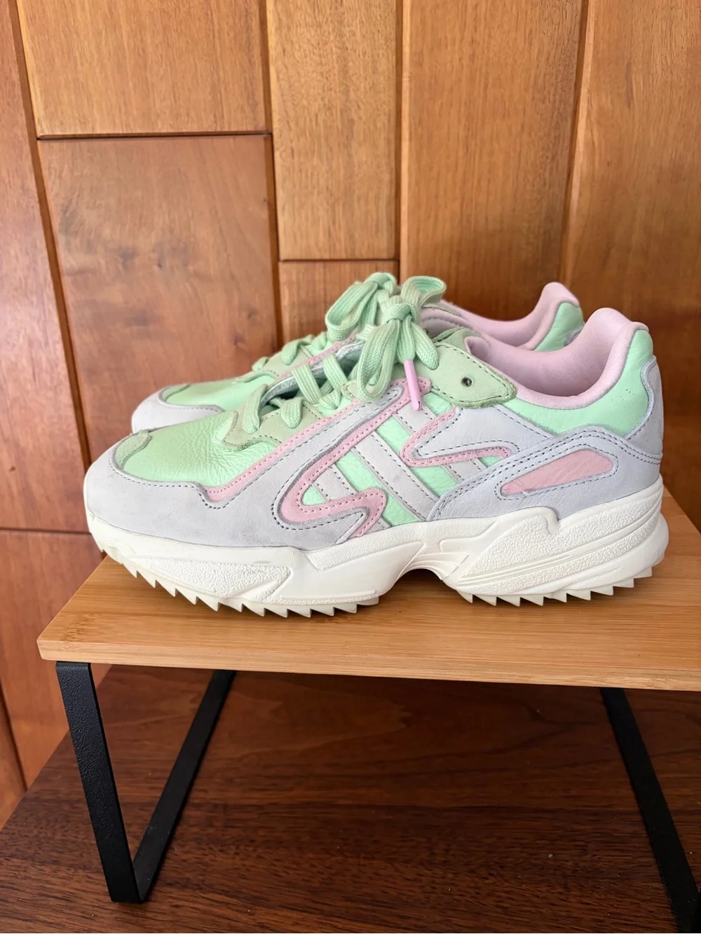 adidas Men’s 6 YUNG-96 Pastel Blue Green Pink Sneakers.